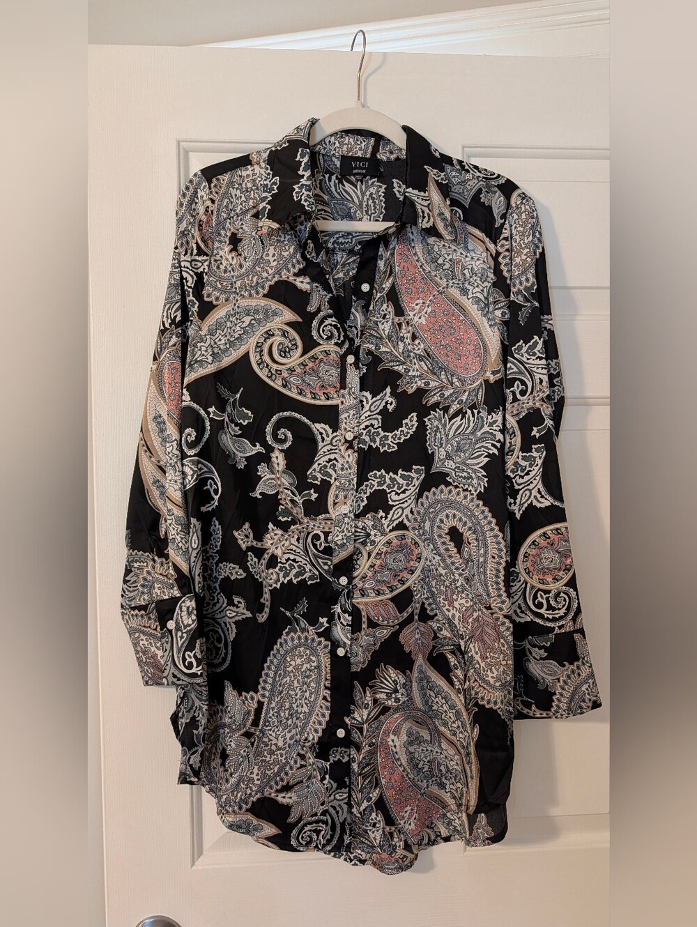 VICI Black Paisley Long-Sleeve Button Down Tunic with Cream and Tan Accents